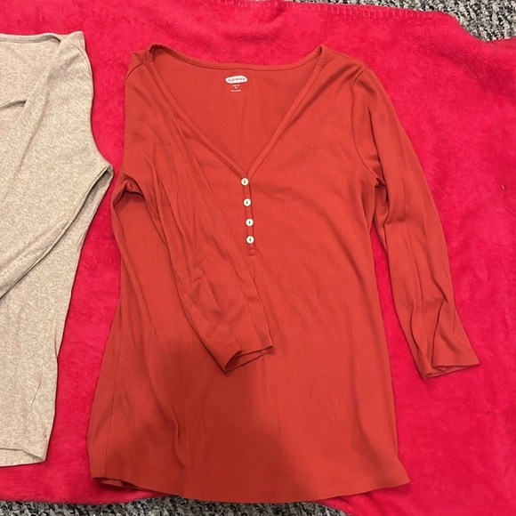 2 pack Old Navy Henley shirts - Picture 6 of 8